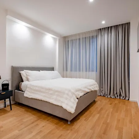 Luxury In Center Апартаменты *